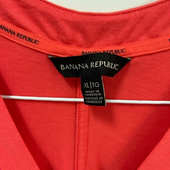 Banana Republic dark Coral V-Neck Tee size xl - Picture 4 of 4